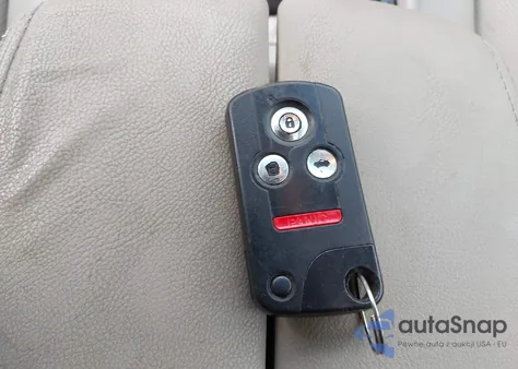 2010 Acura Rl 3.7 from USA, damaged, VIN JH4KB2F6XAC002573